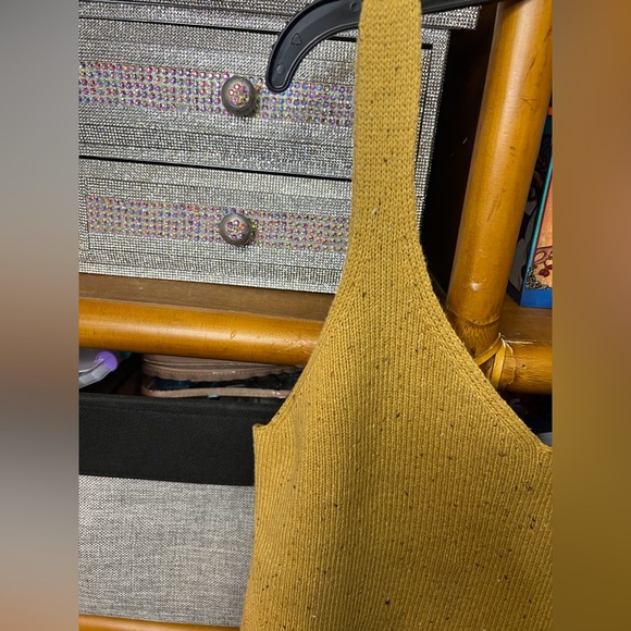New Old Navy Mustard Sweater Tank Top Size XL - Picture 4 of 7